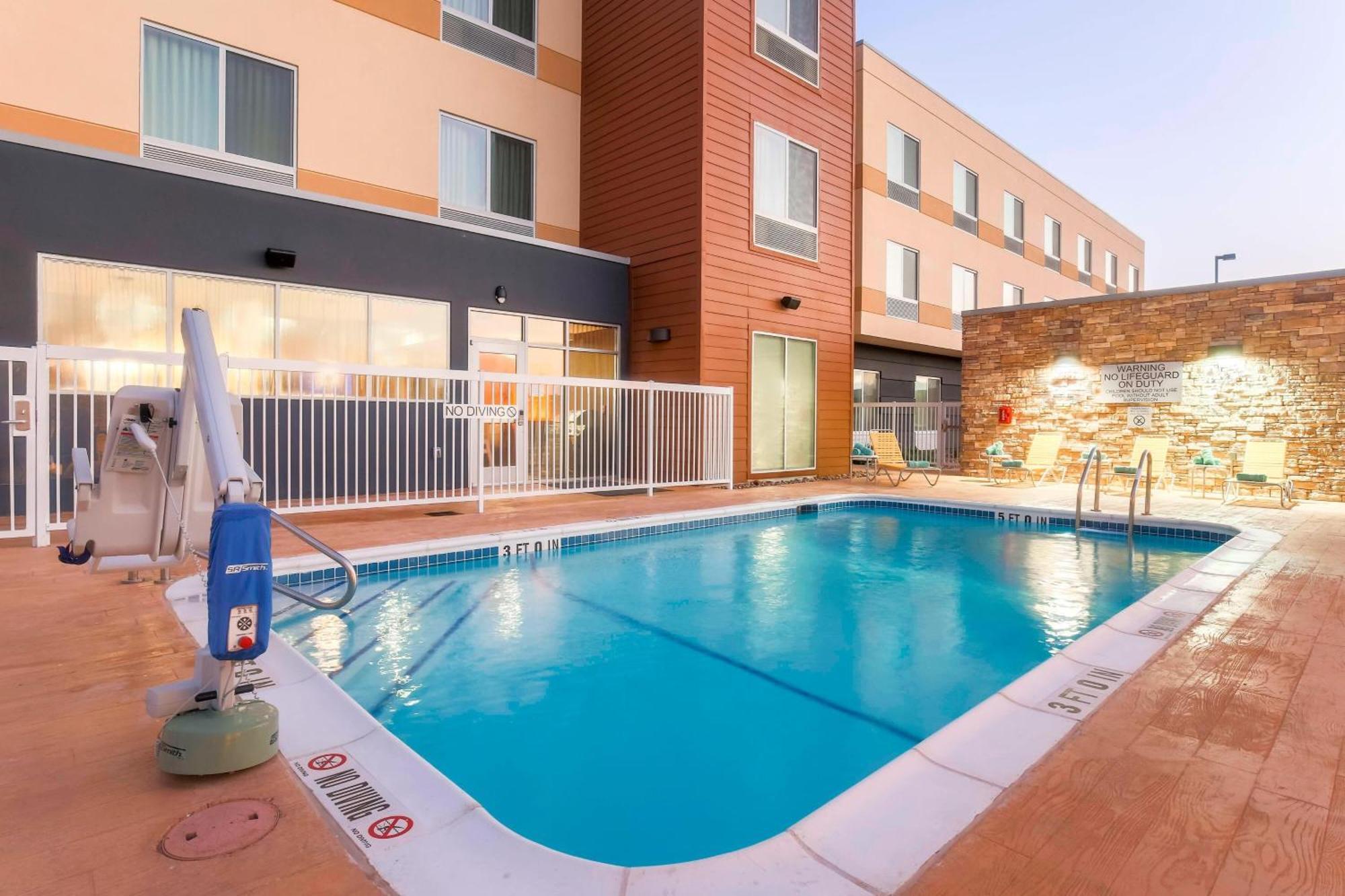 Fairfield Inn & Suites By Marriott Pleasanton Esterno foto
