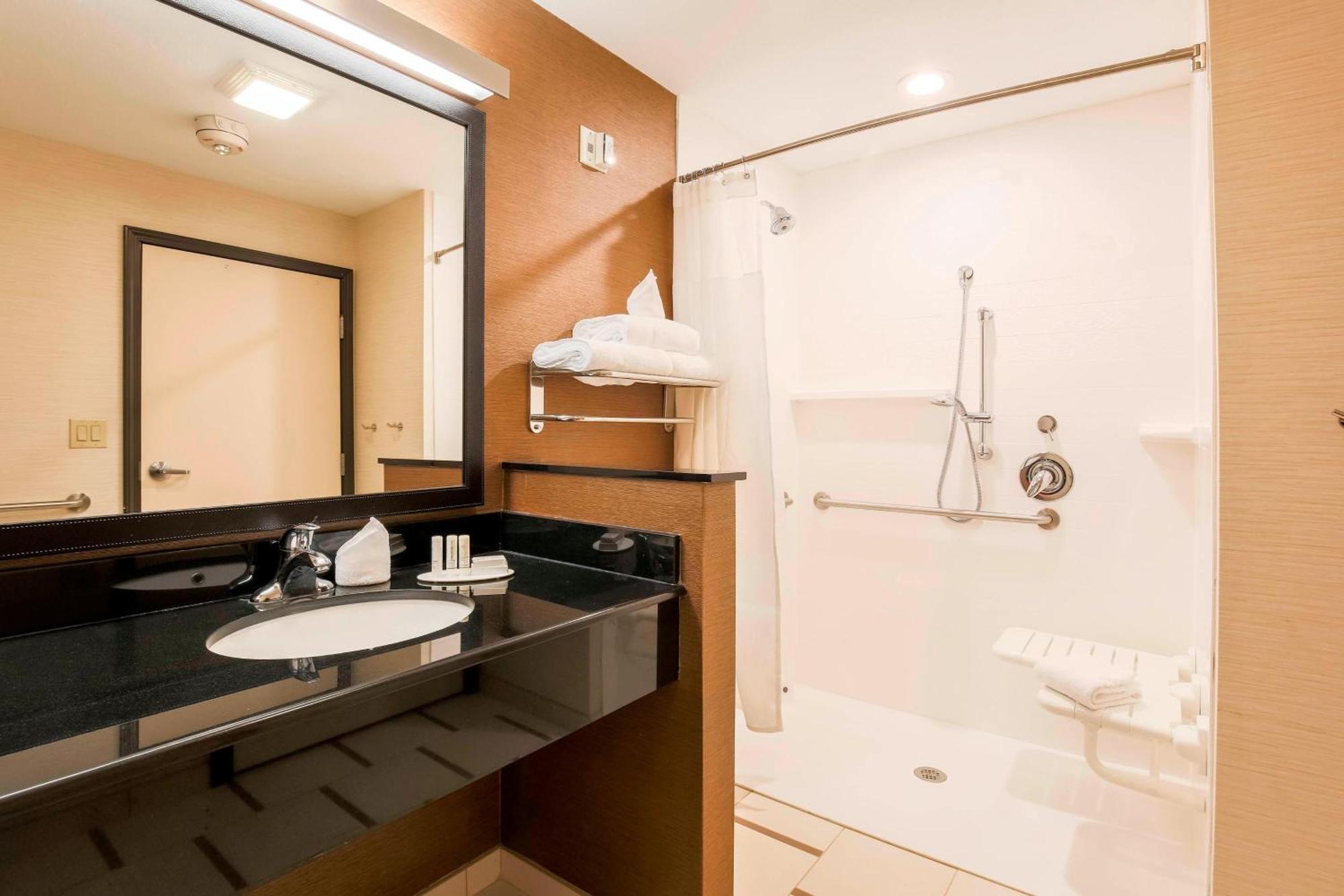 Fairfield Inn & Suites By Marriott Pleasanton Esterno foto